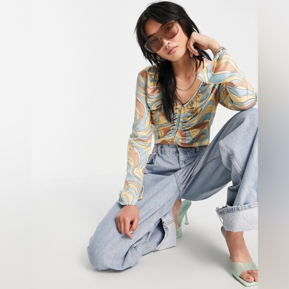 ASOS DESIGN satin ruched front top with hook and eye detail in swirl print - Picture 3 of 12